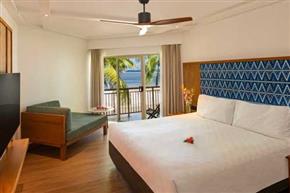 Outrigger_Fiji_Beach_Resort_Premium_Ocean_View_King_01