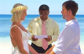 Vomo Island Weddings 450px